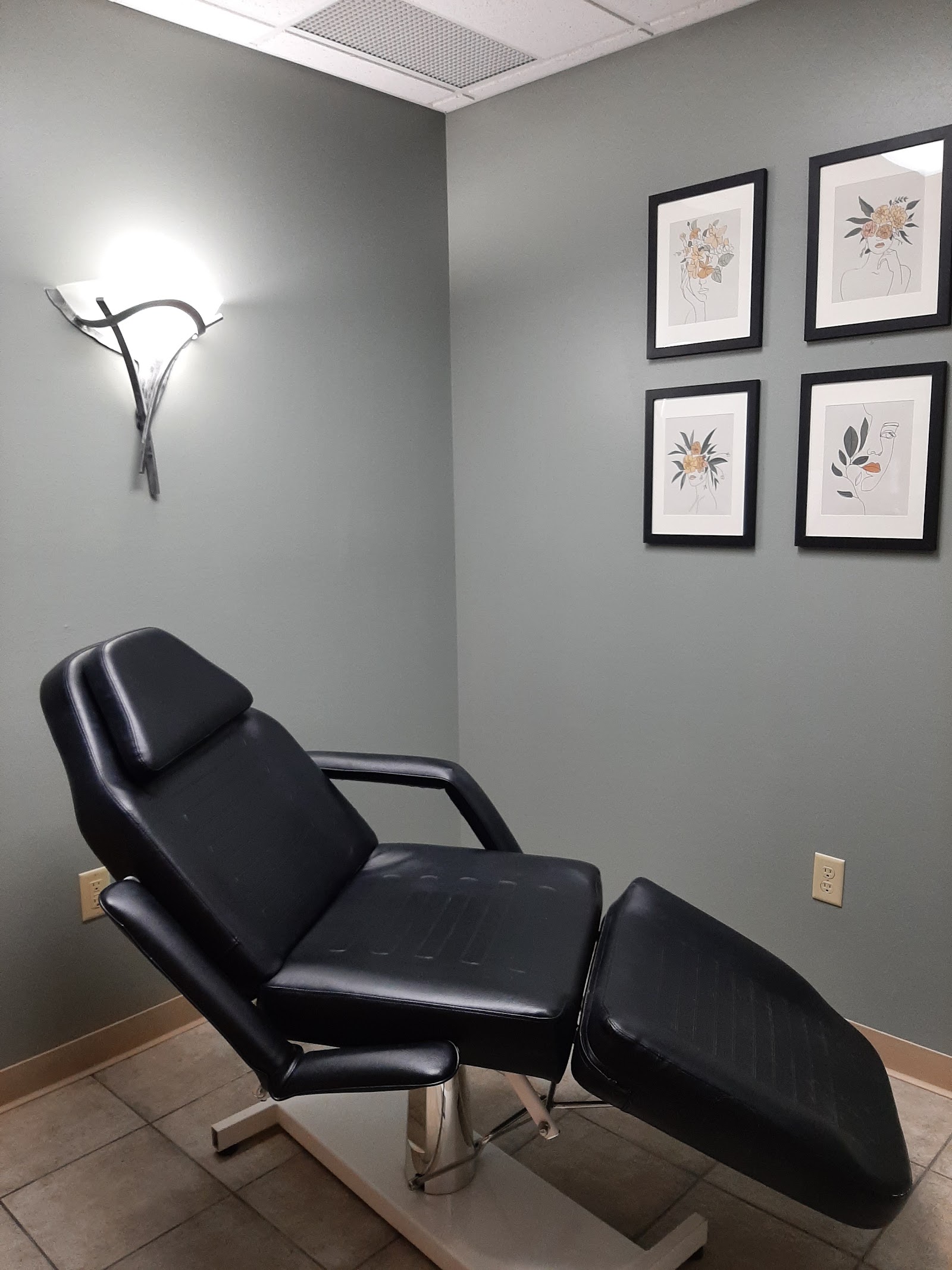 Mane Attraction Salon and Day Spa nail photo 6